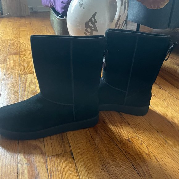 UGG Boots - Black - Picture 2 of 3